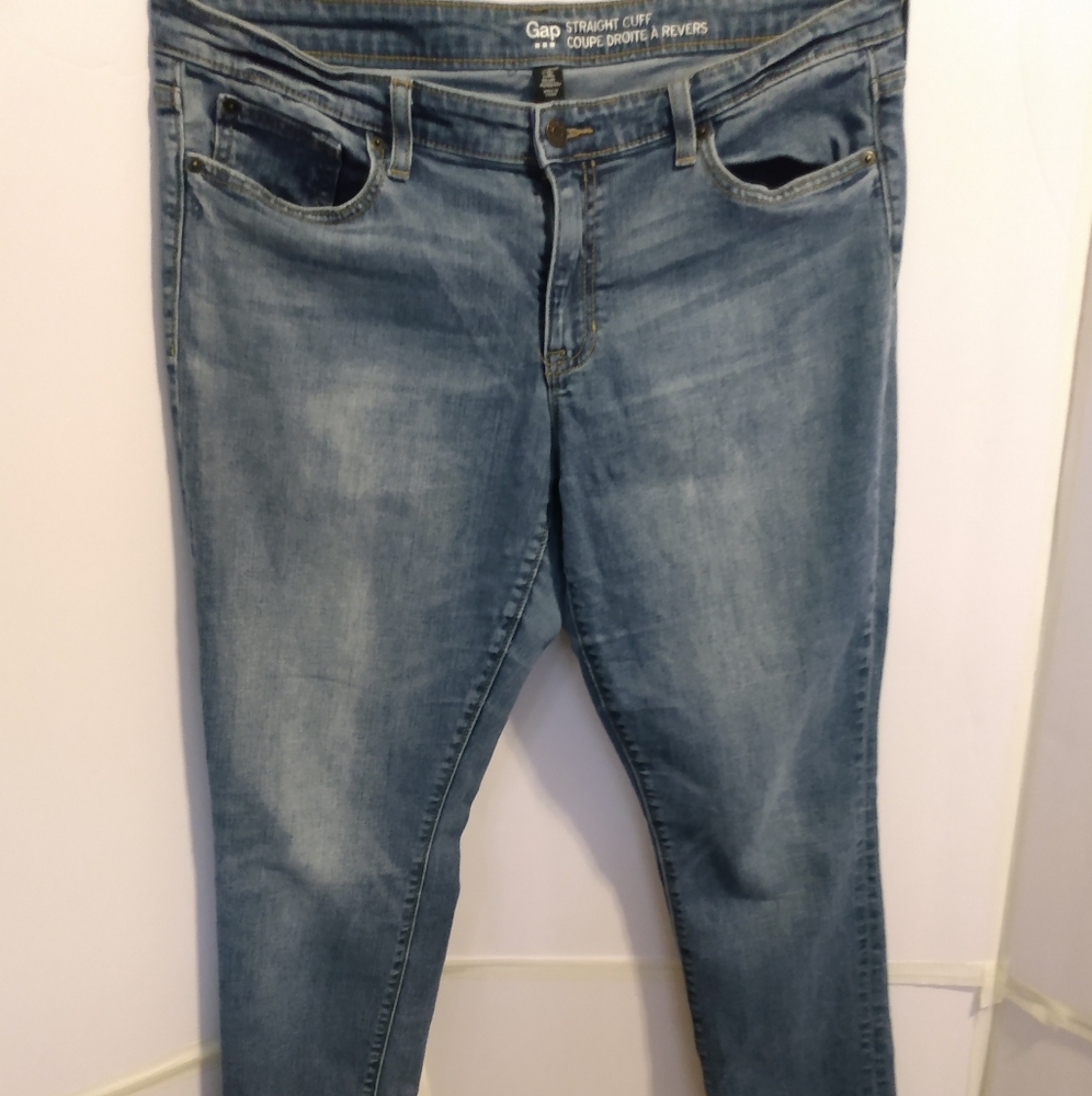 Gap Women's straight cuff Jean Med wash size 14R